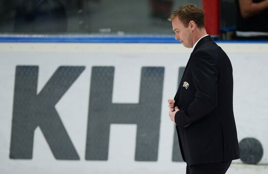 Kontinental Hockey League. Avtomobilist vs. Metallurg