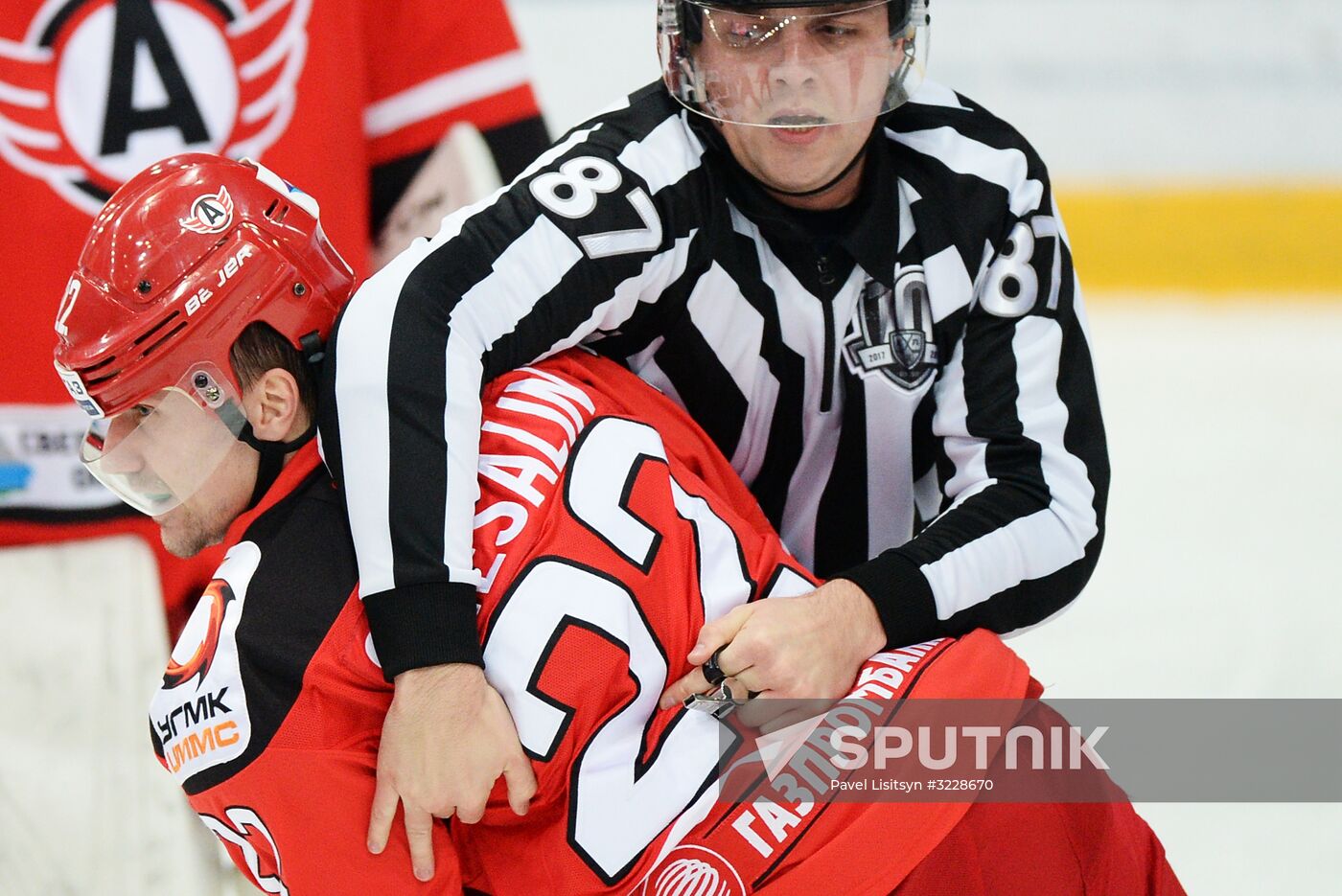 Kontinental Hockey League. Avtomobilist vs. Metallurg