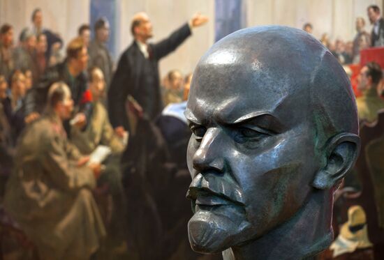 Lenin '17 exhibition unveiled in Minsk