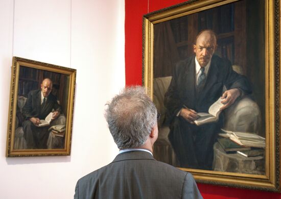 Lenin '17 exhibition unveiled in Minsk