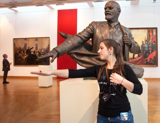 Lenin '17 exhibition unveiled in Minsk