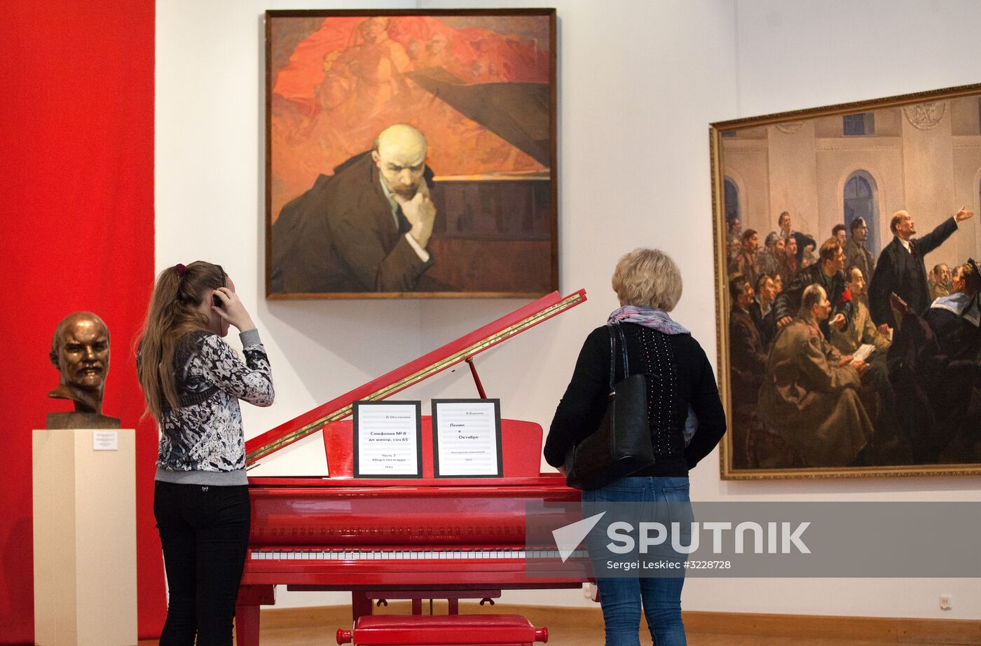 Lenin '17 exhibition unveiled in Minsk