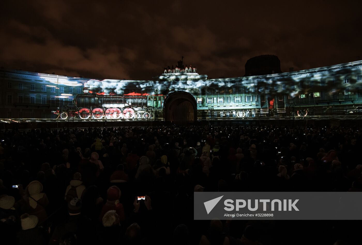 3D video mapping show on Palace Square in St. Petersburg