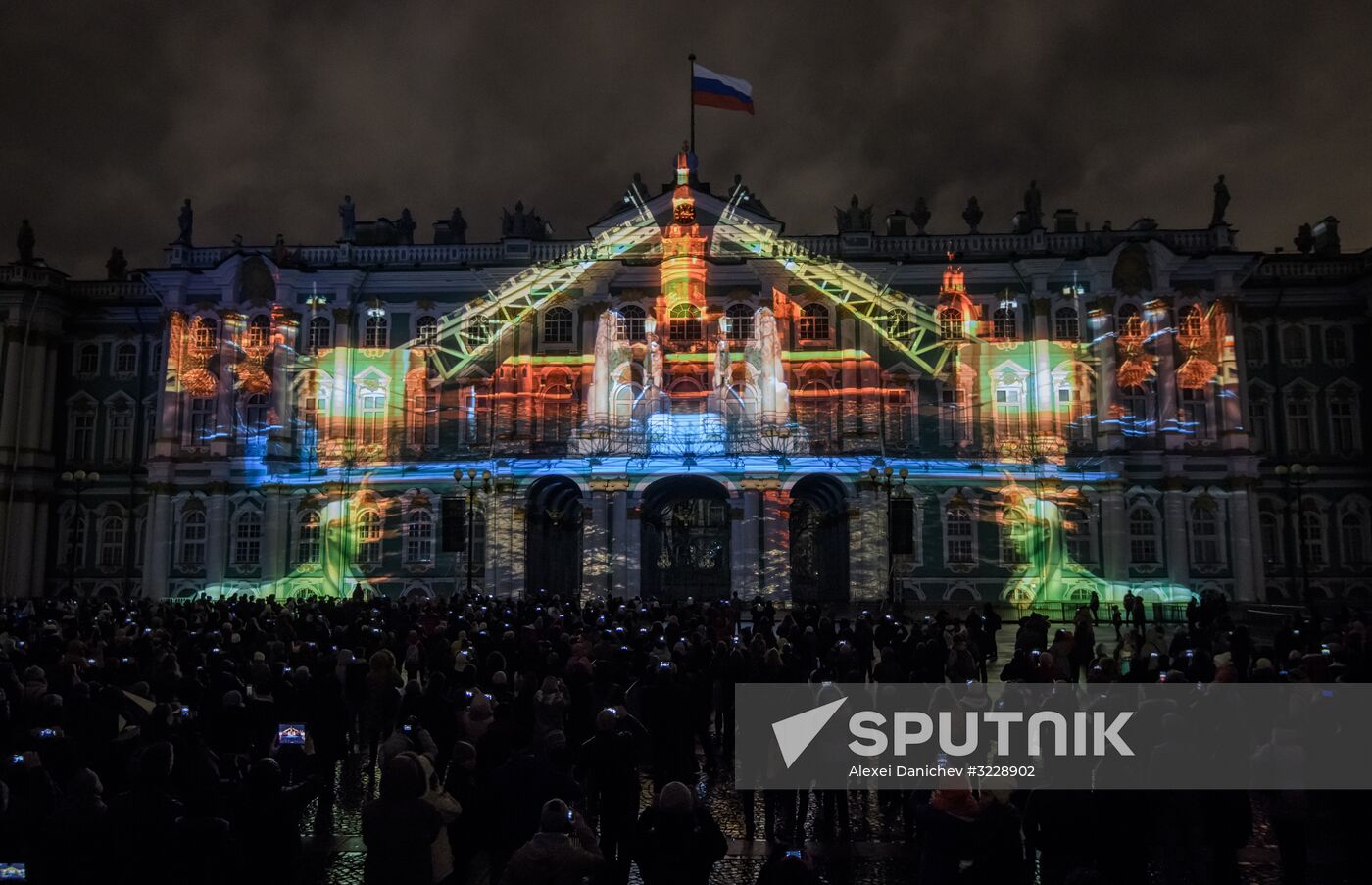 3D video mapping show on Palace Square in St. Petersburg