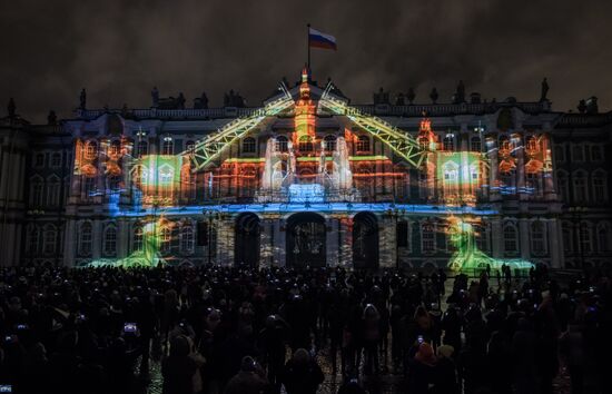 3D video mapping show on Palace Square in St. Petersburg