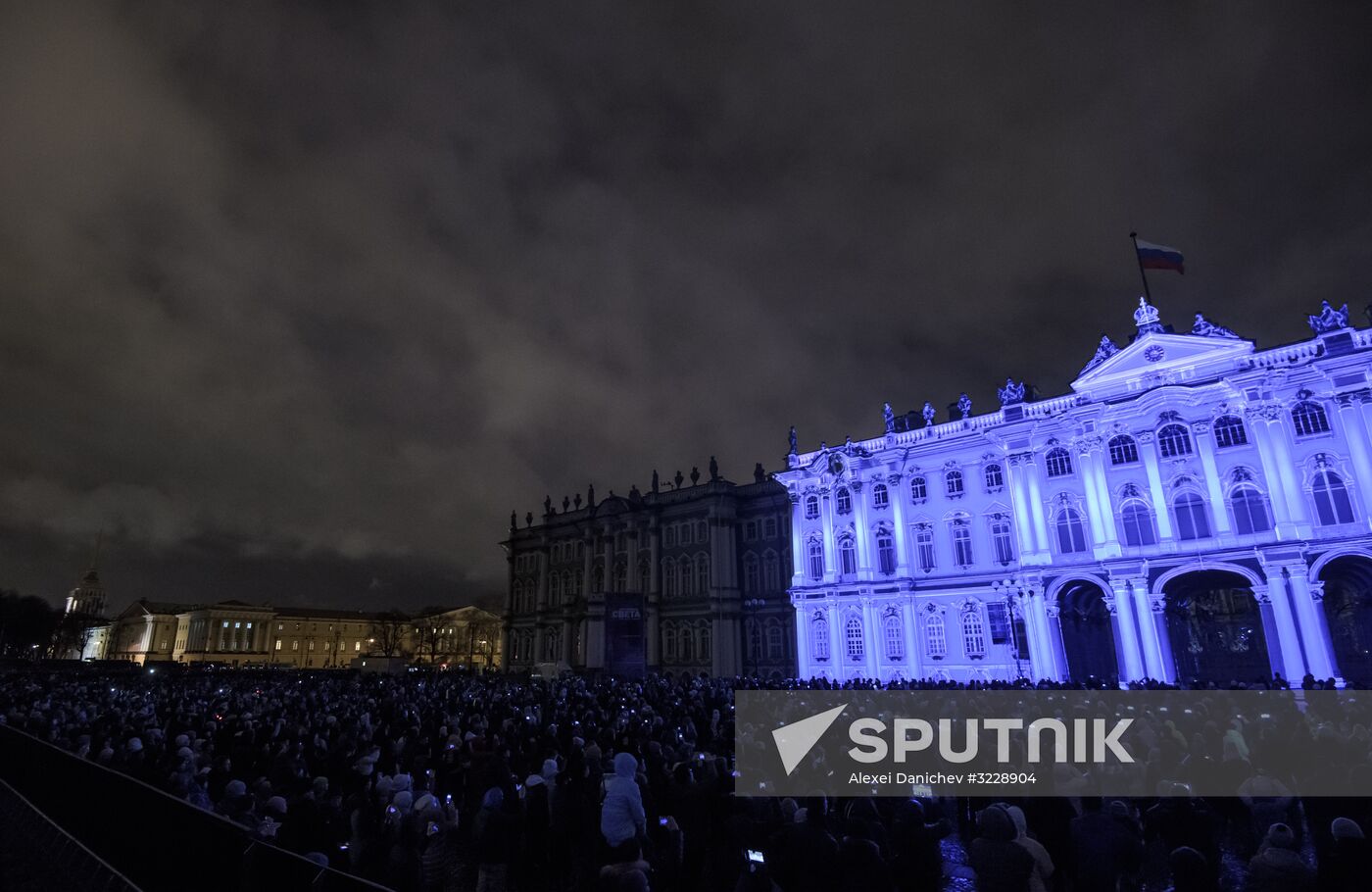 3D video mapping show on Palace Square in St. Petersburg