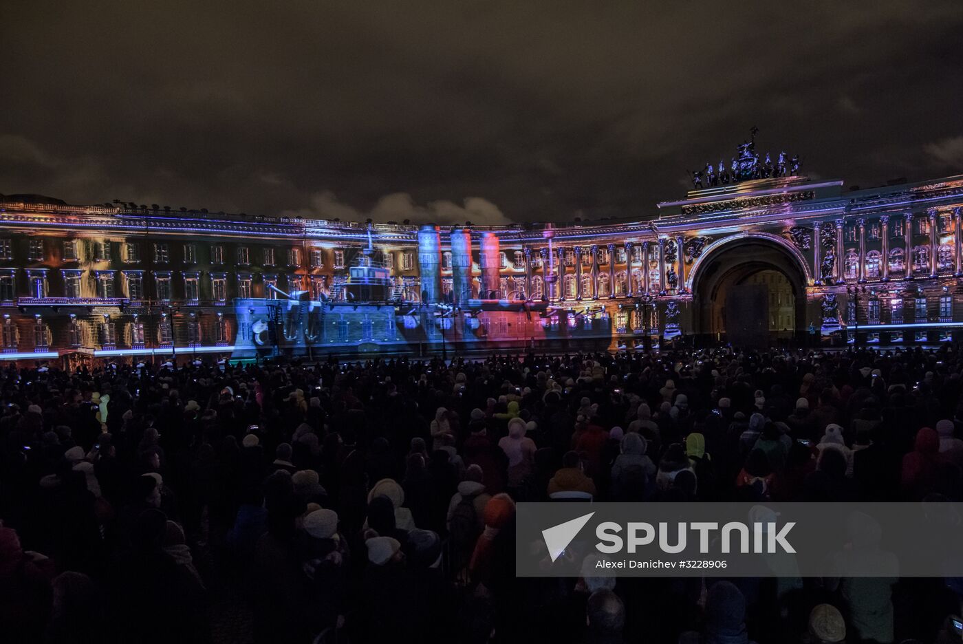 3D video mapping show on Palace Square in St. Petersburg