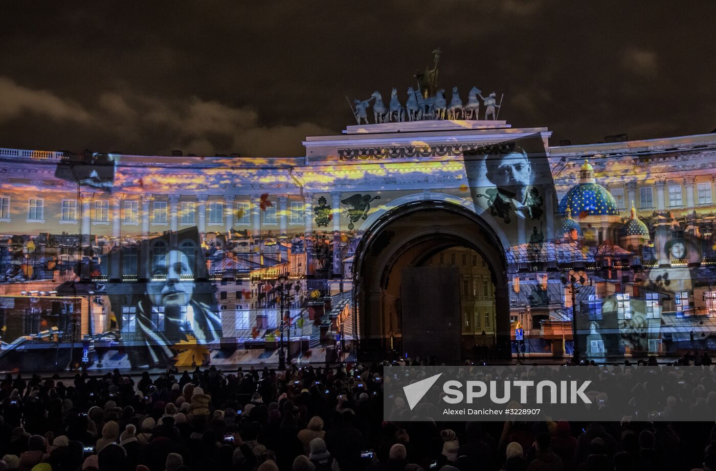 3D video mapping show on Palace Square in St. Petersburg