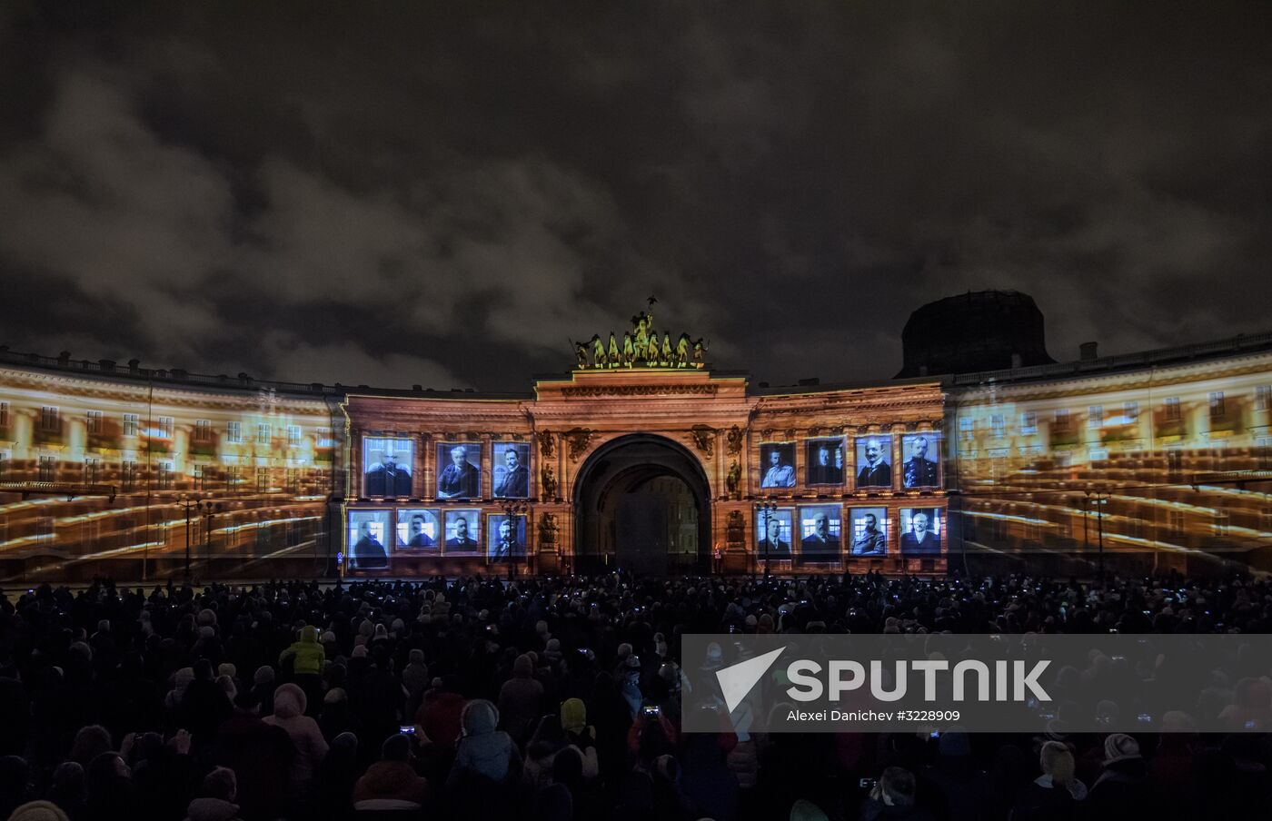 3D video mapping show on Palace Square in St. Petersburg