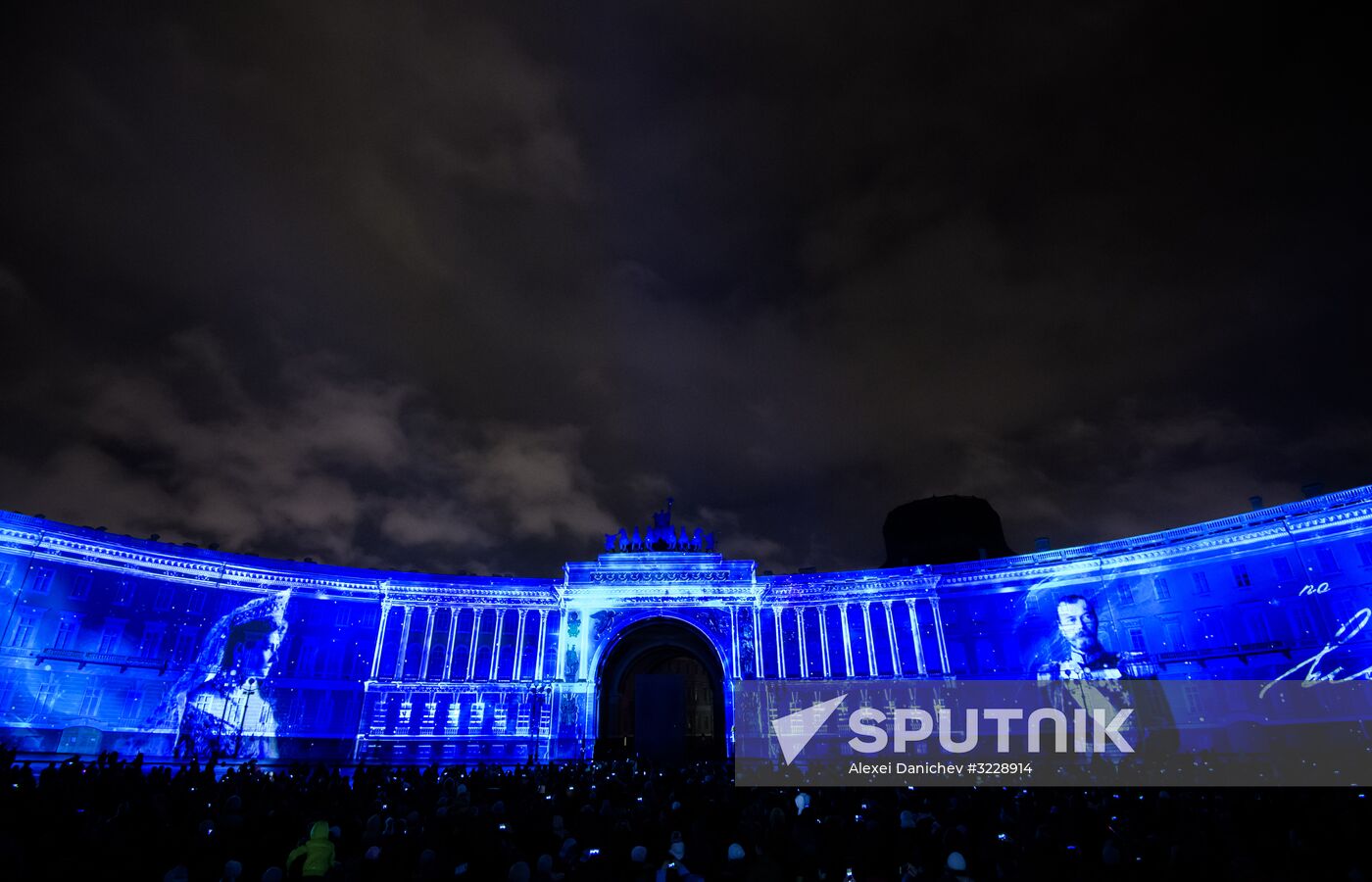 3D video mapping show on Palace Square in St. Petersburg