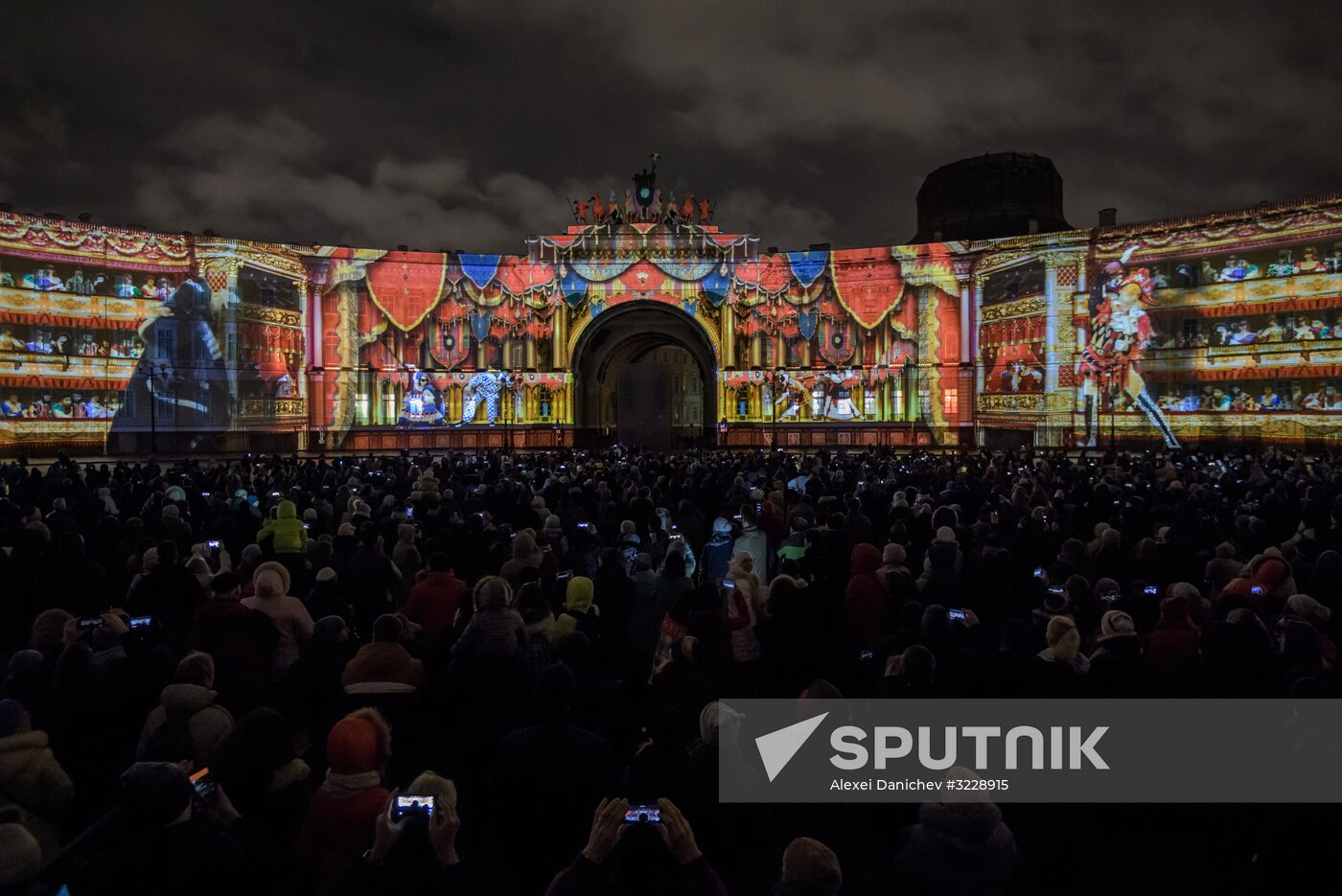 3D video mapping show on Palace Square in St. Petersburg