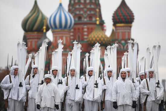 Final rehearsal of march marking 76th anniversary of 1941 parade