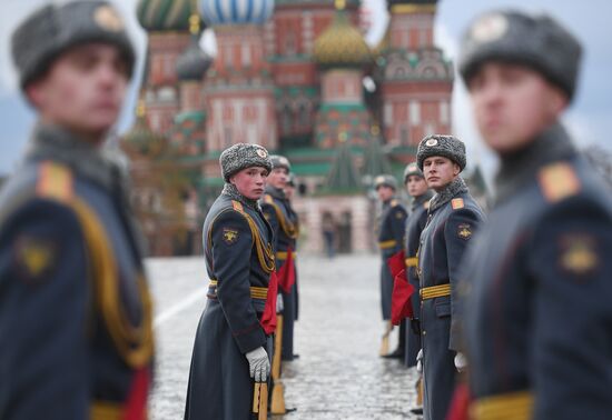 Final rehearsal of march marking 76th anniversary of 1941 parade