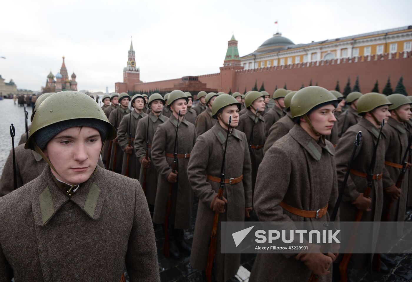 Final rehearsal of march marking 76th anniversary of 1941 parade