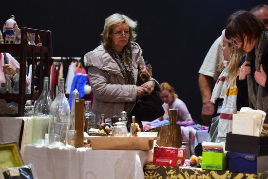 City flea market