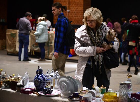 City flea market