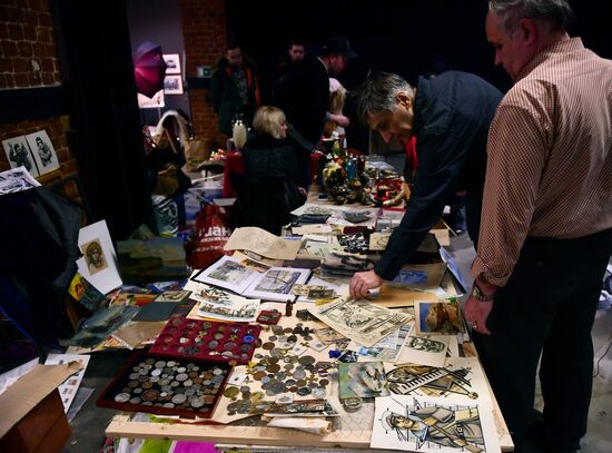 City flea market