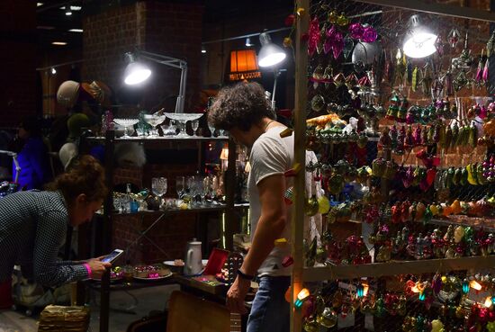 City flea market