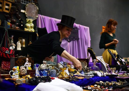 City flea market