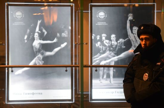 People evacuated from Bolshoi Theater over bomb alerts