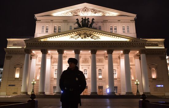 People evacuated from Bolshoi Theater over bomb alerts