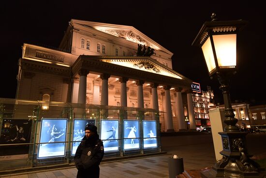 People evacuated from Bolshoi Theater over bomb alerts