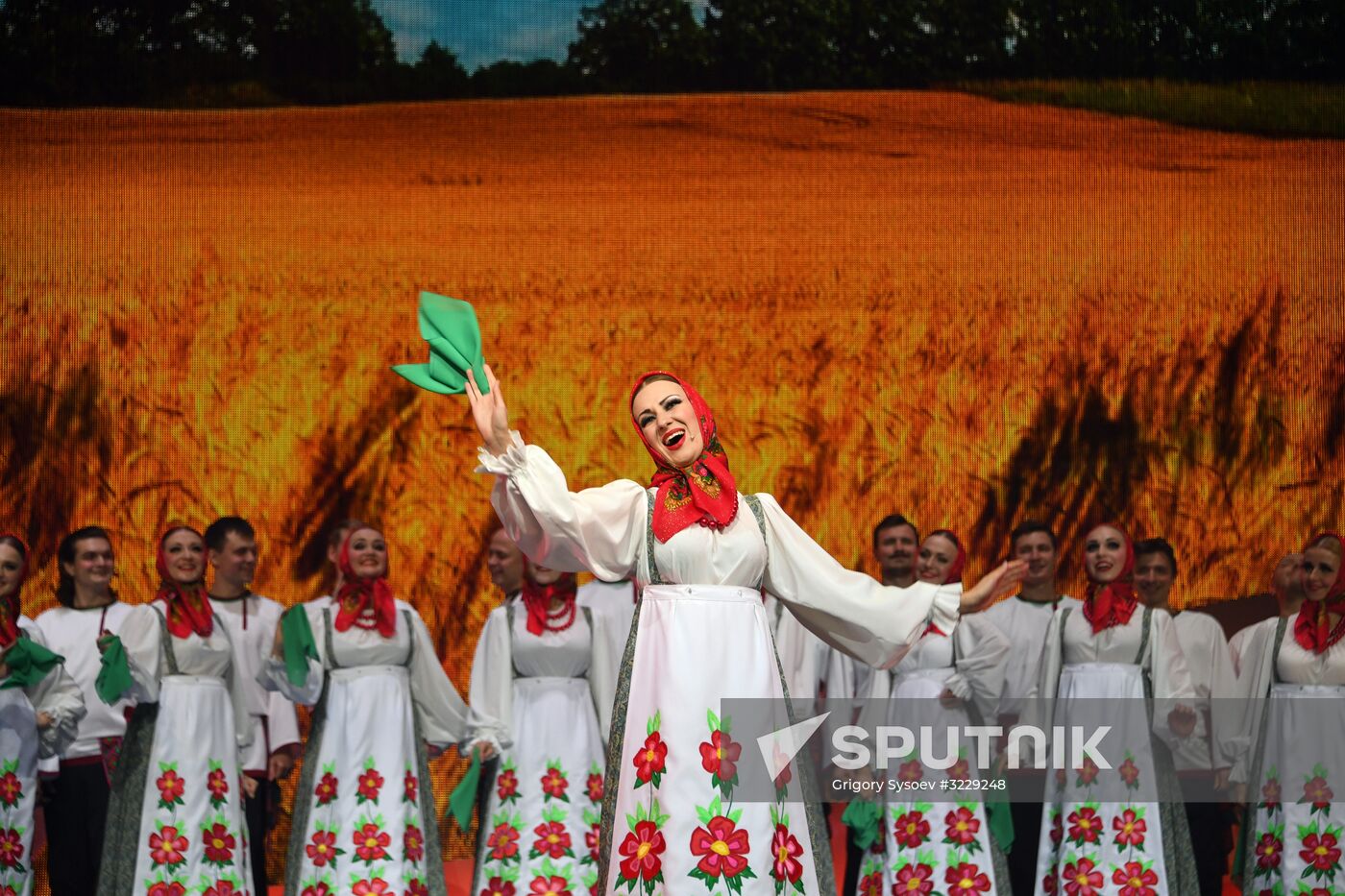 Gala to mark 100th anniversary of Great October Socialist Revolution