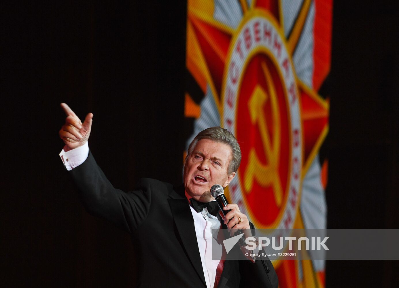 Gala to mark 100th anniversary of Great October Socialist Revolution