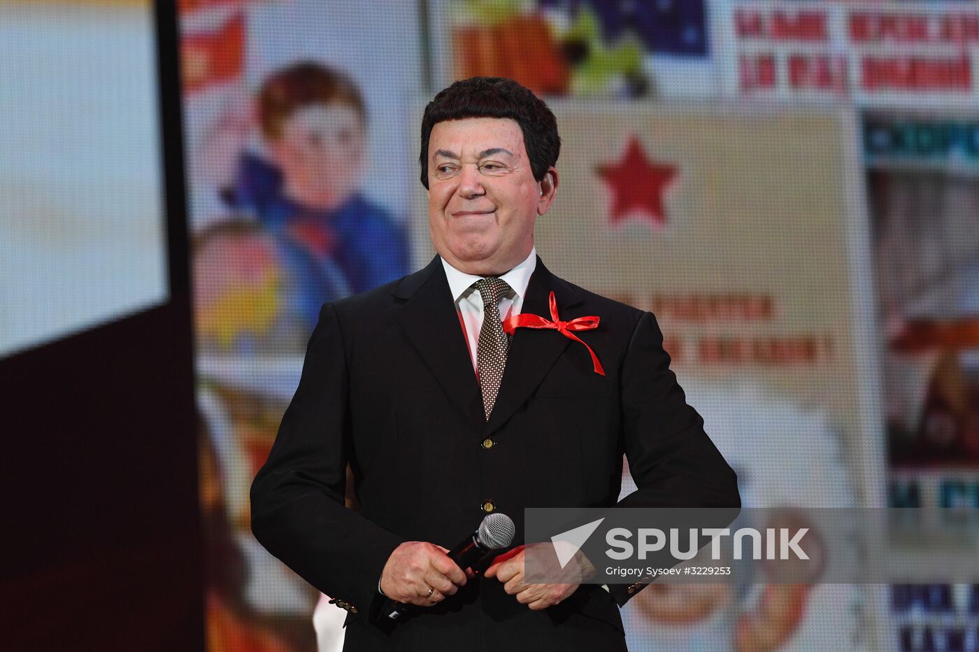 Gala to mark 100th anniversary of Great October Socialist Revolution