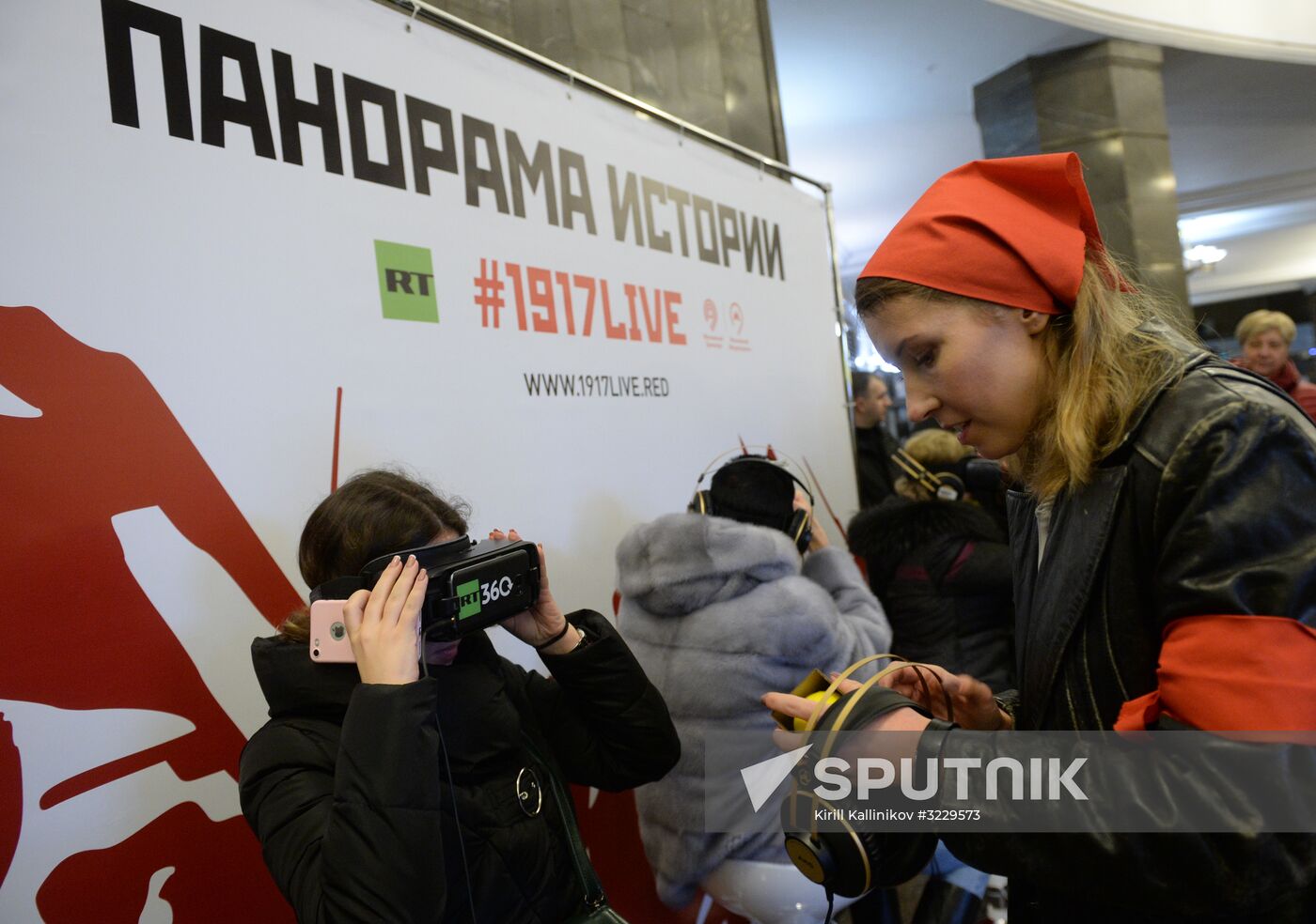 Videos Revolution 360 are shown in Moscow Metro