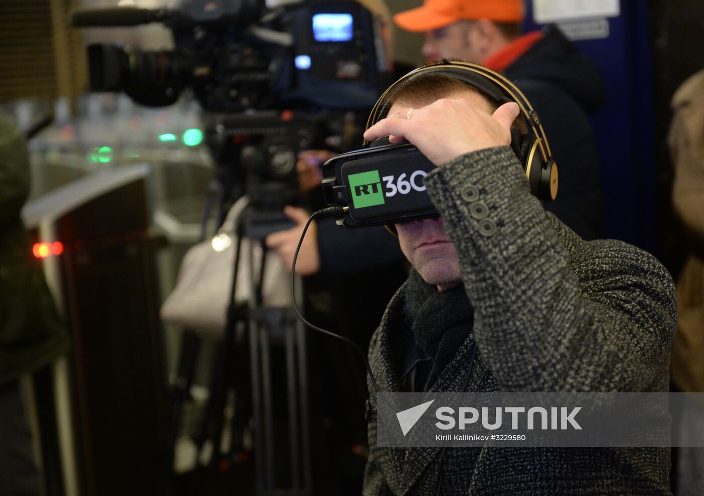 Videos Revolution 360 are shown in Moscow Metro