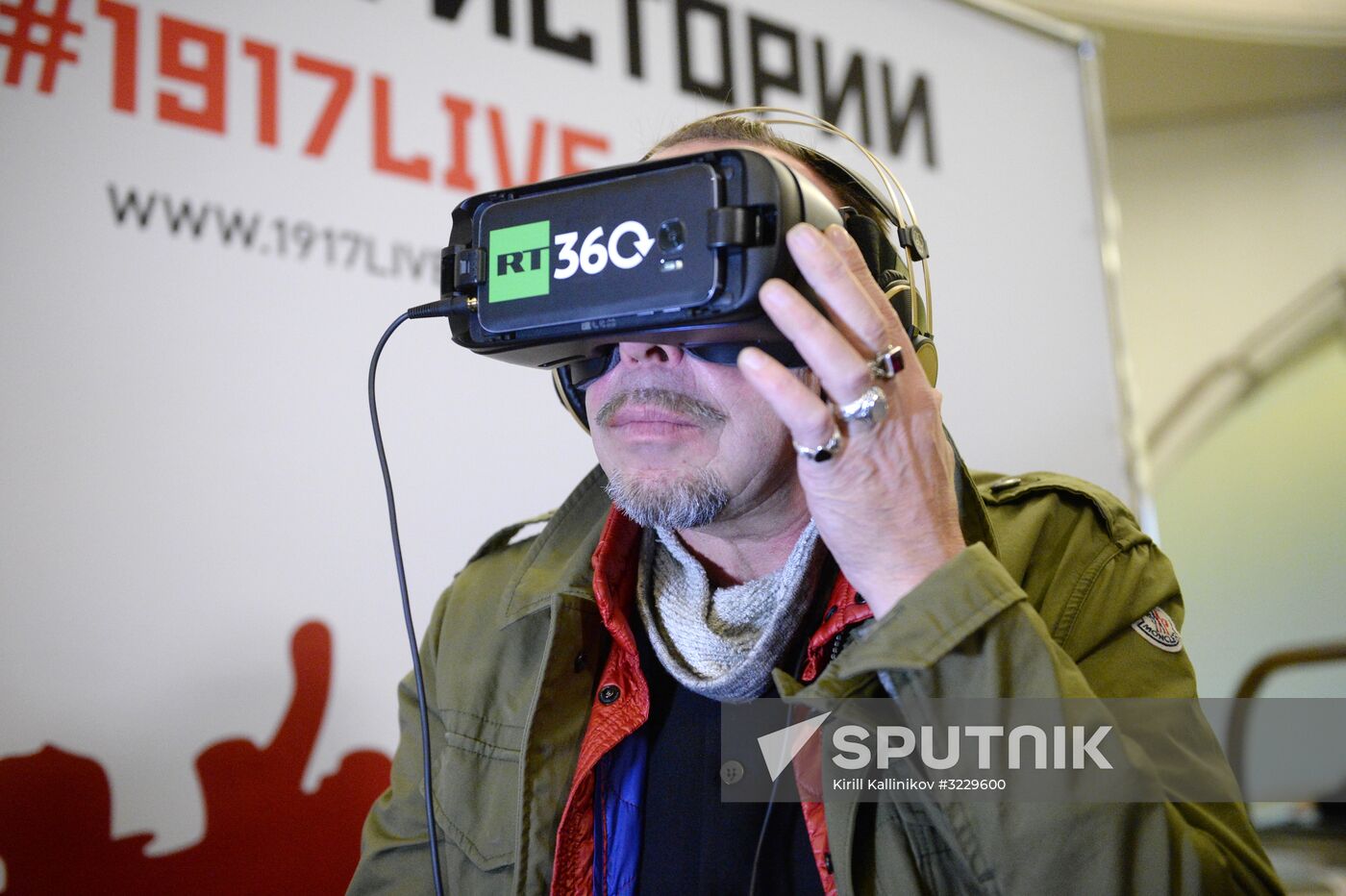 Videos Revolution 360 are shown in Moscow Metro