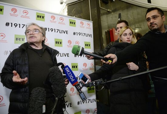 Videos Revolution 360 are shown in Moscow Metro