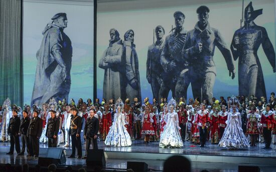 St. Petersburg hosts Revolution's Alarm Bell theatrical performance