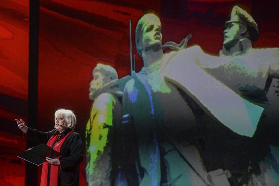 St. Petersburg hosts Revolution's Alarm Bell theatrical performance