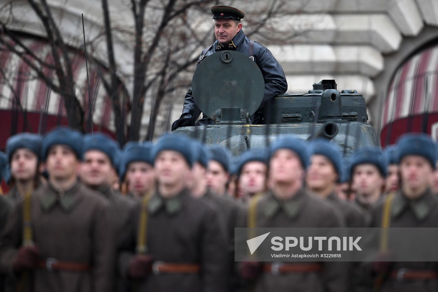 March marking 76th anniversary of November 7, 1941, military parade