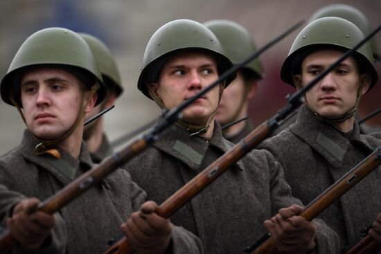 March marking 76th anniversary of November 7, 1941, military parade