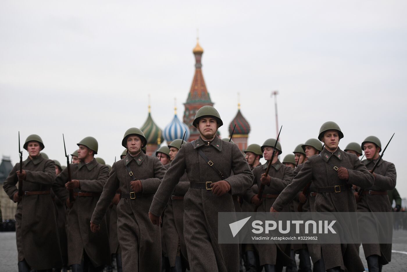 March marking 76th anniversary of November 7, 1941, military parade