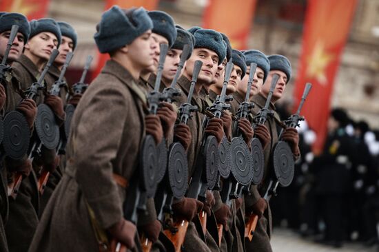 March marking 76th anniversary of November 7, 1941, military parade