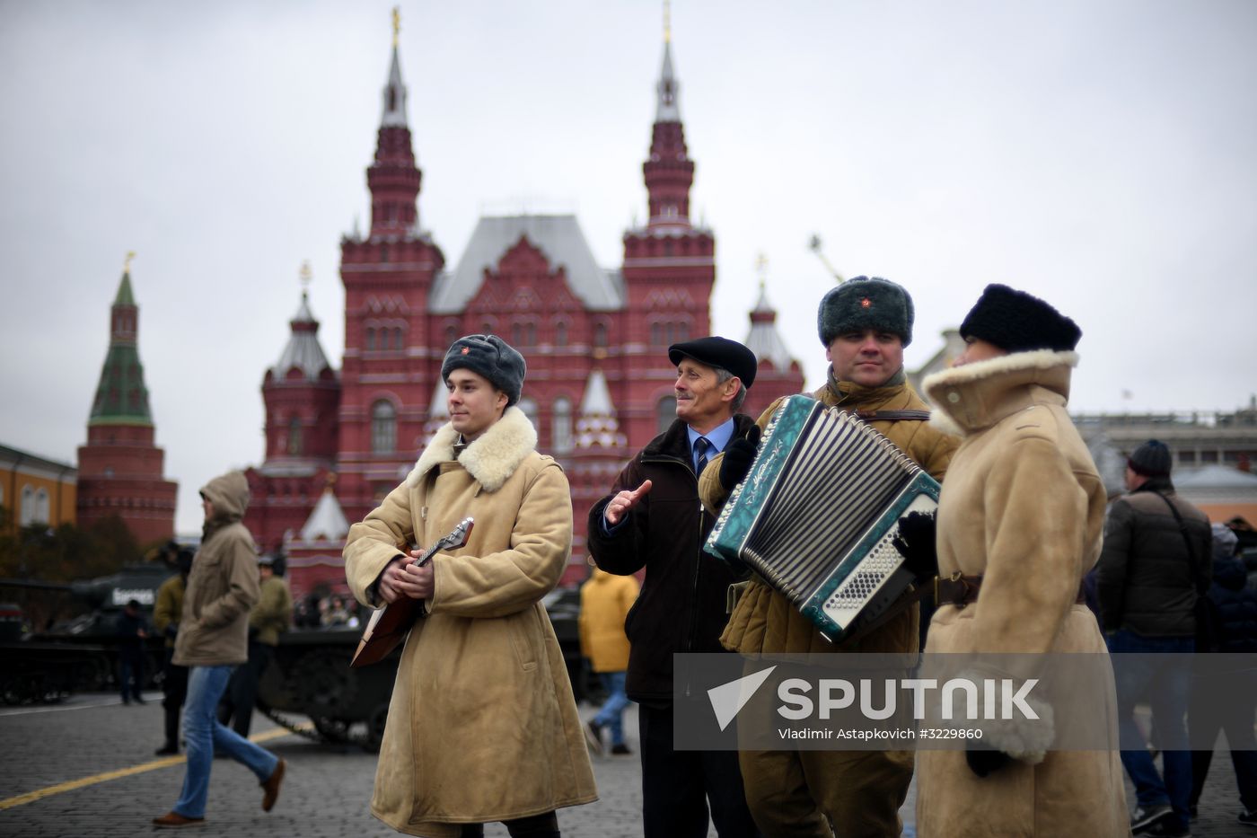 March marking 76th anniversary of November 7, 1941, military parade