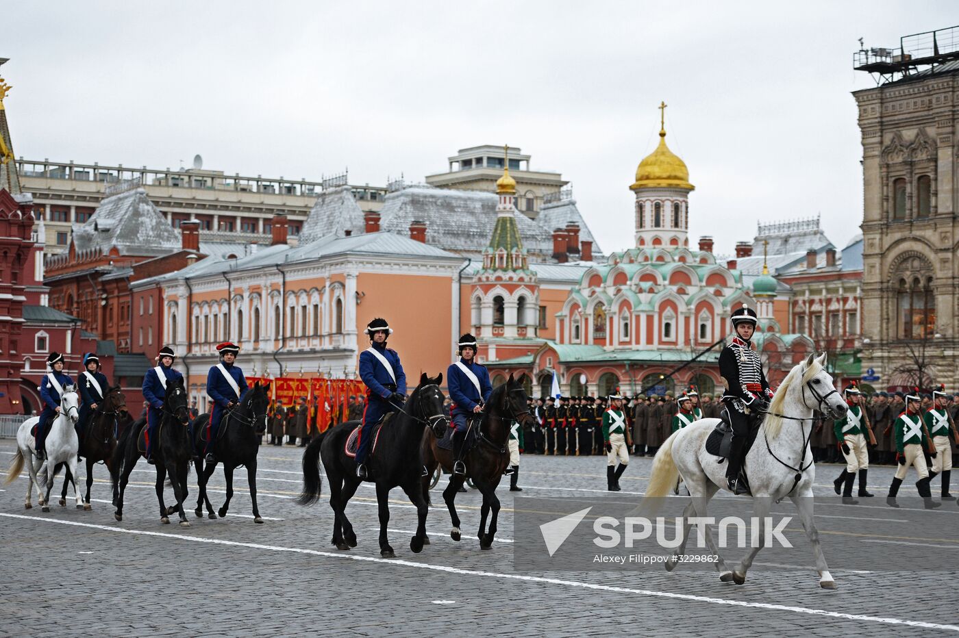 March marking 76th anniversary of November 7, 1941, military parade