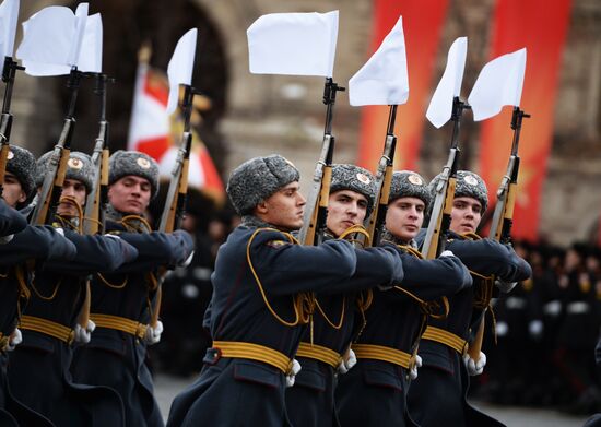 March marking 76th anniversary of November 7, 1941, military parade