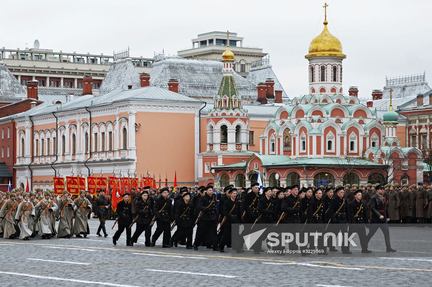 March marking 76th anniversary of November 7, 1941, military parade