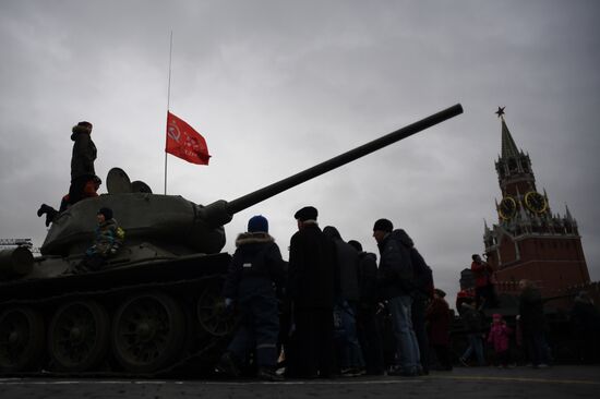 March marking 76th anniversary of November 7, 1941, military parade