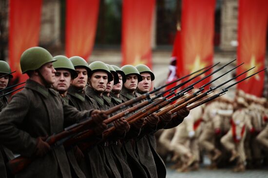 March marking 76th anniversary of November 7, 1941, military parade