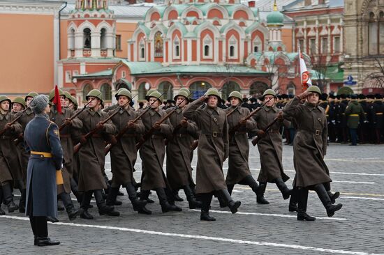 March marking 76th anniversary of November 7, 1941, military parade