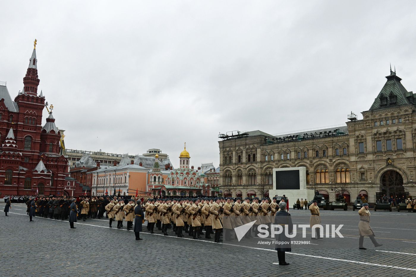 March marking 76th anniversary of November 7, 1941, military parade