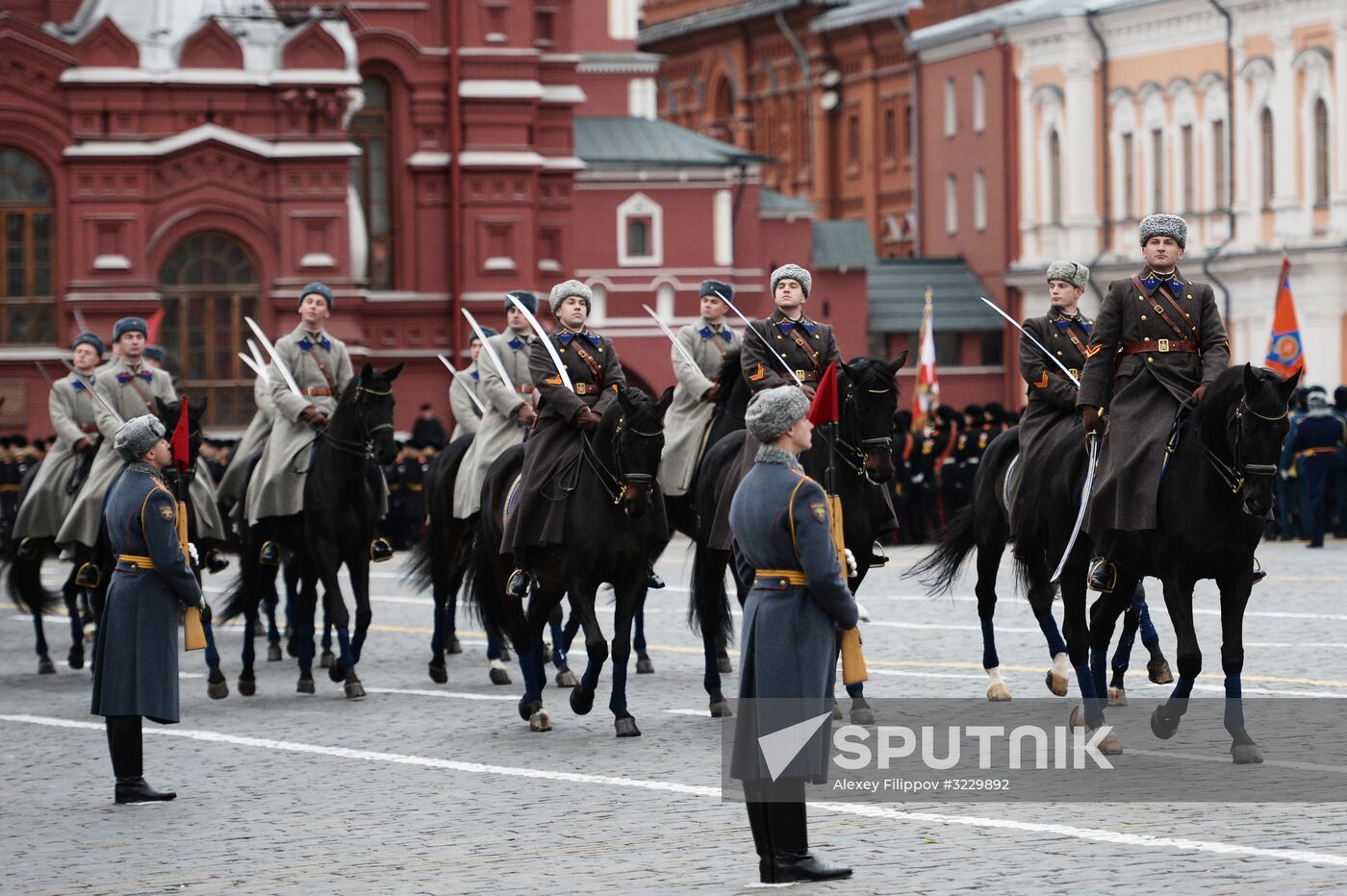 March marking 76th anniversary of November 7, 1941, military parade