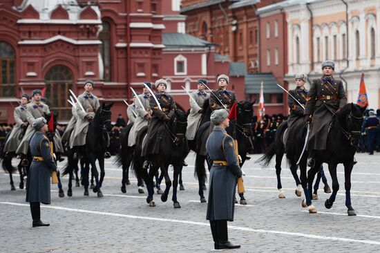 March marking 76th anniversary of November 7, 1941, military parade