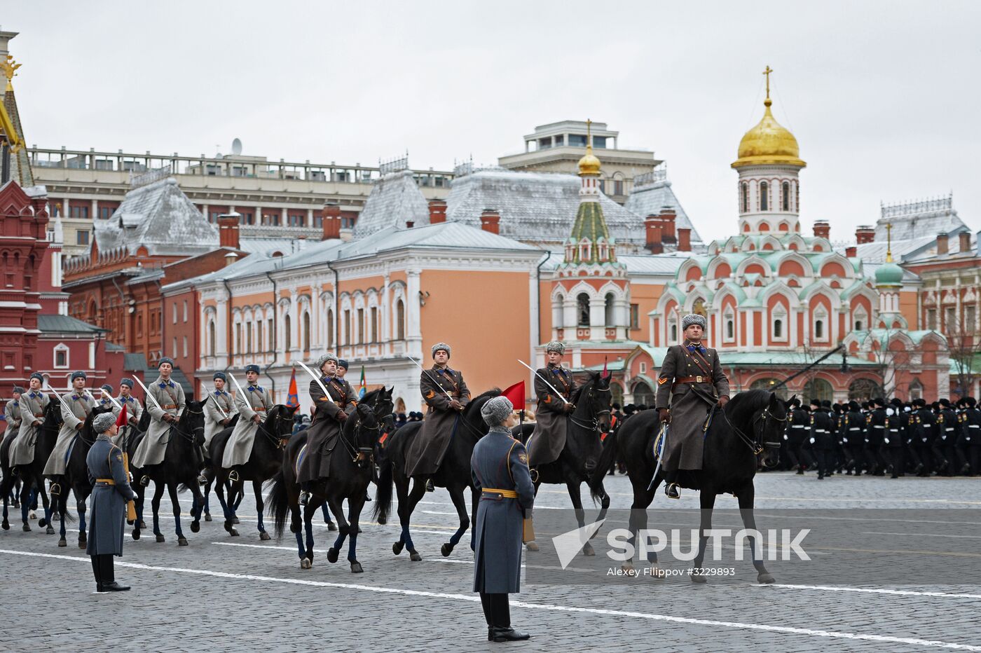 March marking 76th anniversary of November 7, 1941, military parade